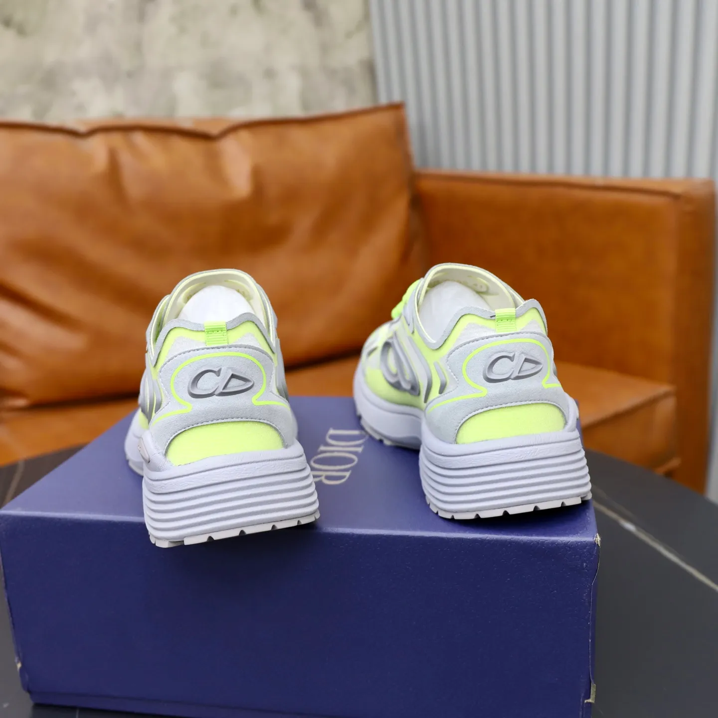 Ex-factory price: 560💰DIOR#B30 COUNTDOWN TECH shoes 1. Inspired by lighter running shoes this season 2. Made of multi-layer transparent nylon upper, futuristic 3. CD30 rubber logo on the tongue/heel to highlight the brand style 4. Equipped with ultra-light foam midsole for the ultimate comfortable wearing experience 5. The entire series uses WELDED (seamless bonding) technology to ensure durability and lightness 6. Full size dopamine color matching, 39-45 (38, 46 customized)